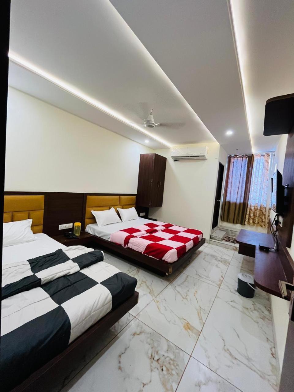 Hotel Prakasham Ujjain Zewnętrze zdjęcie