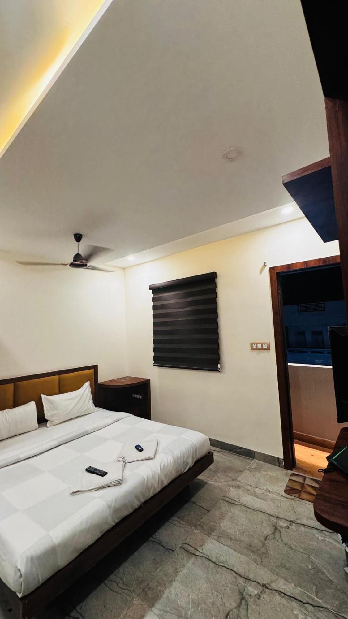 Hotel Prakasham Ujjain Zewnętrze zdjęcie