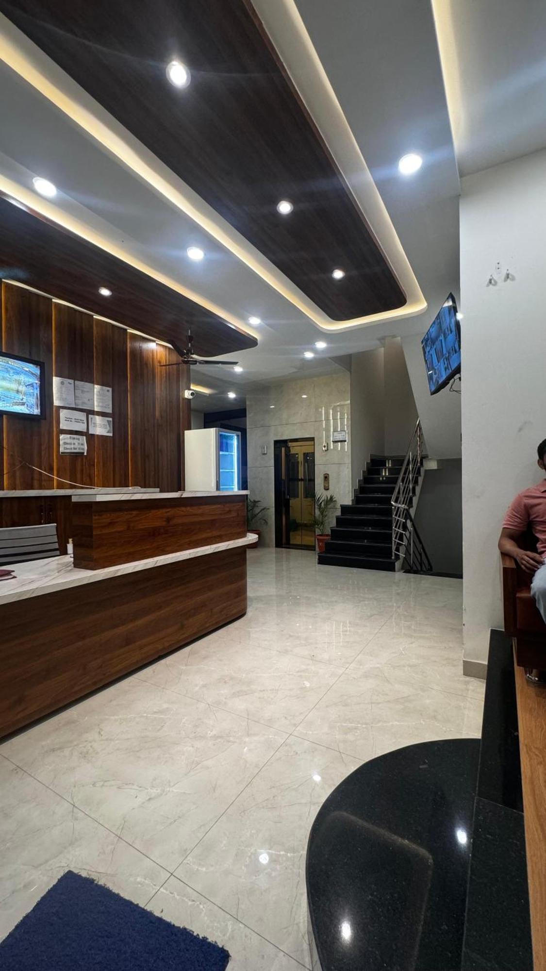 Hotel Prakasham Ujjain Zewnętrze zdjęcie