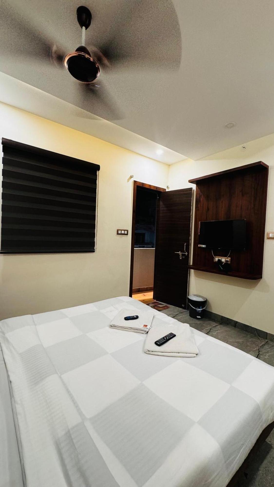 Hotel Prakasham Ujjain Zewnętrze zdjęcie