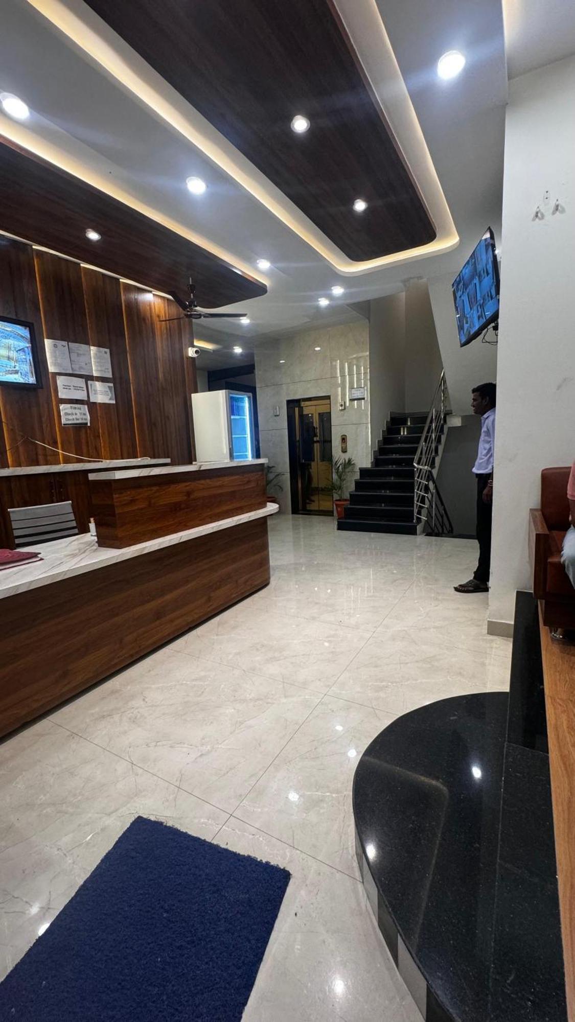 Hotel Prakasham Ujjain Zewnętrze zdjęcie