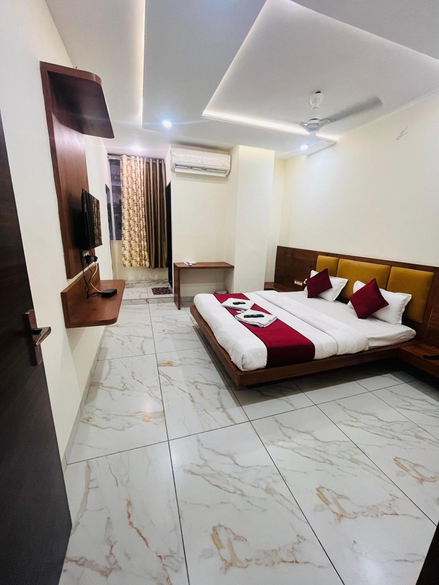 Hotel Prakasham Ujjain Zewnętrze zdjęcie