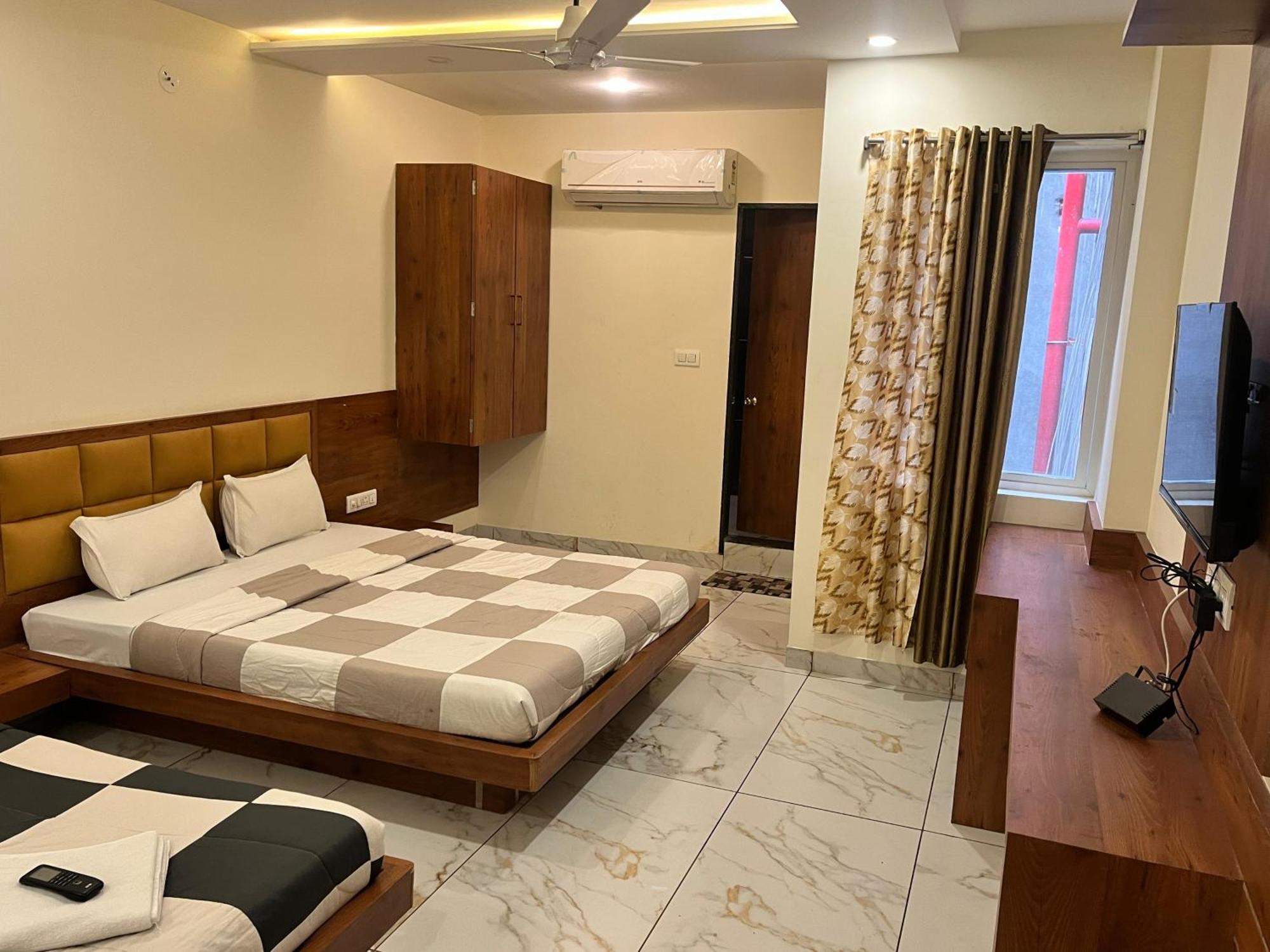 Hotel Prakasham Ujjain Zewnętrze zdjęcie