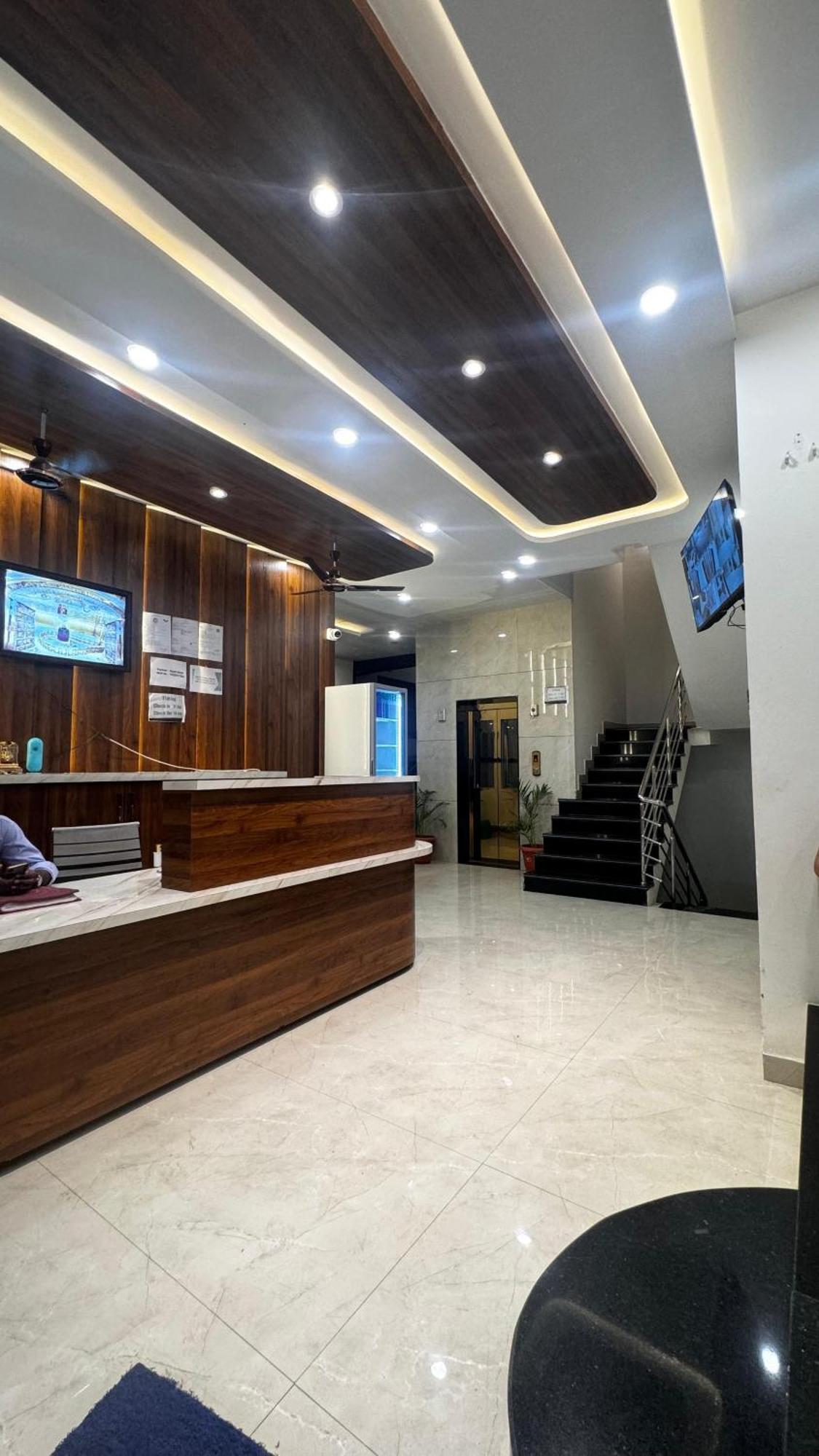 Hotel Prakasham Ujjain Zewnętrze zdjęcie
