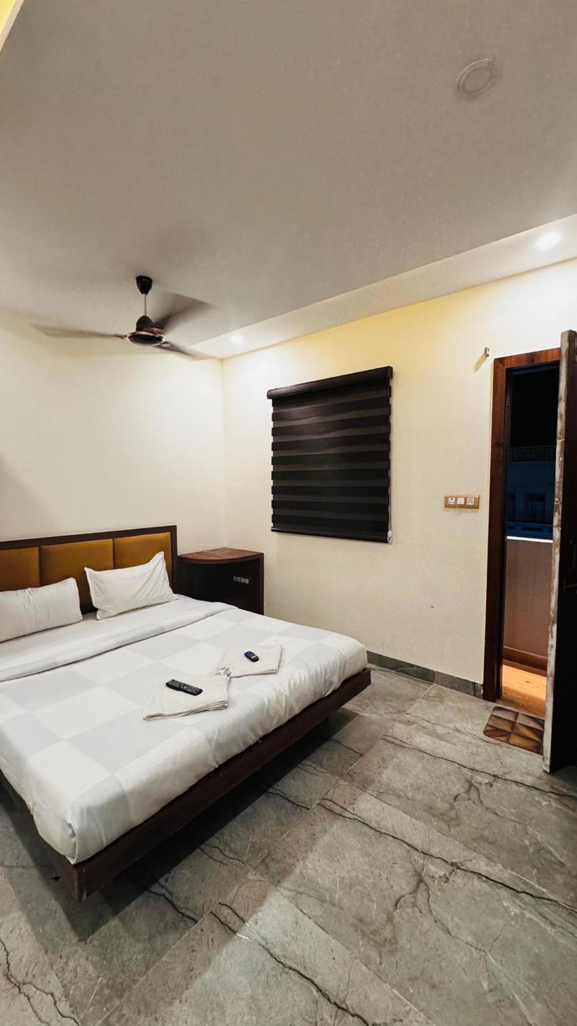 Hotel Prakasham Ujjain Zewnętrze zdjęcie