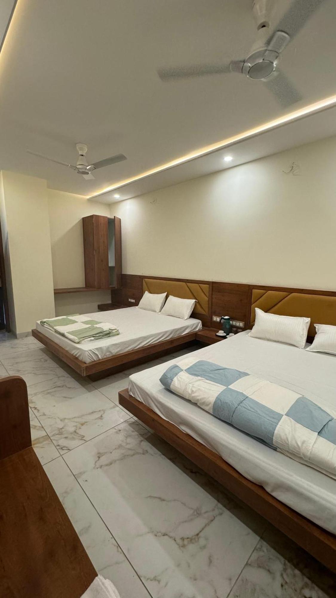 Hotel Prakasham Ujjain Zewnętrze zdjęcie